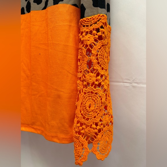 LA MODE | Off-Black & Orange Leopard Color Block Long Sleeve (Size: Large) - Picture 11 of 12